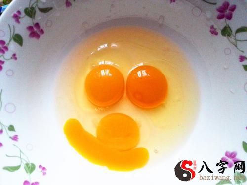 梦见一个鸡蛋好几个黄