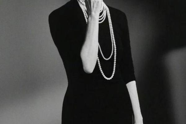 女命仪容端庄:优雅内涵与独特魅力的展现 女命仪容端庄:优雅内涵与独特魅力的展现