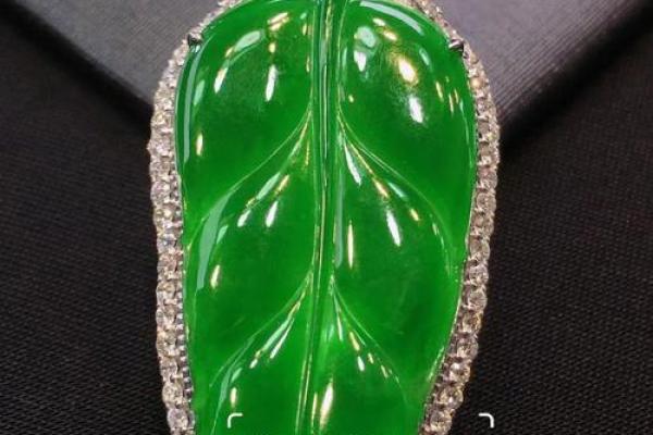 属虎土命的人适合佩戴的翡翠首饰及其寓意解析