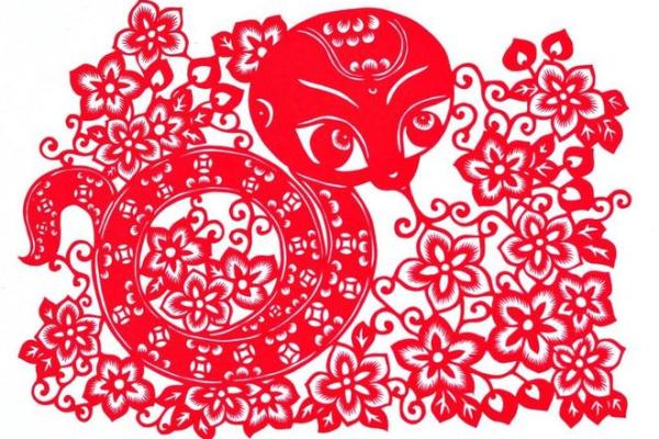 属蛇四十五岁命运解析:智慧与挑战的人生旅程 属蛇四十五岁命运解析:智慧与挑战的人生旅程