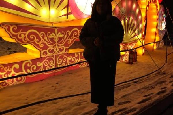 金蛇与女王命:最完美的命理搭配与爱情之旅 金蛇与女王命:最完美的命理搭配与爱情之旅