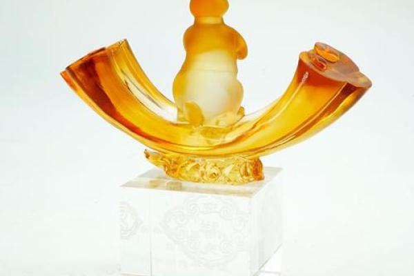 山头火命者的佩戴之道:如何选择饰品来提升运势与自我修养 山头火命者的佩戴之道:如何选择饰品来提升运势与自我修养