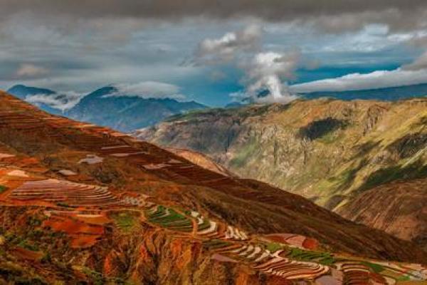 什么石头代表五行土命？探寻大地的能量与美丽