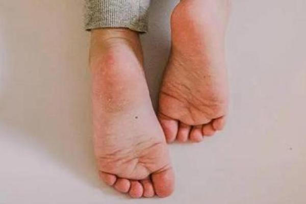 脚踏一星:女人命运的独特象征与深意 脚踏一星:女人命运的独特象征与深意