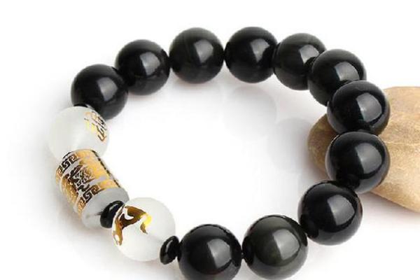 属狗人的五行命理解析:探寻忠诚背后的秘密力量 属狗人的五行命理解析:探寻忠诚背后的秘密力量