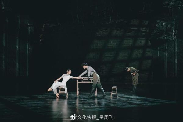 上海街头的“巴掌”传奇:故事背后的人性光辉与城市温暖 上海街头的“巴掌”传奇:故事背后的人性光辉与城市温暖