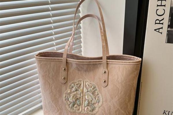 木命之人适合的包包颜色,助力运势提升! 木命之人适合的包包颜色,助力运势提升!