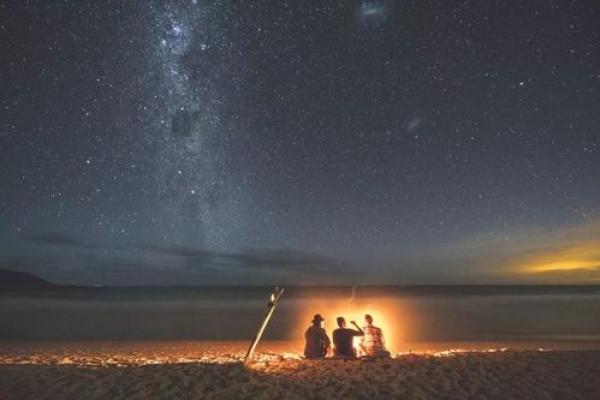 石榴木命人的饰品选择:让你在人生旅途上更添光彩 石榴木命人的饰品选择:让你在人生旅途上更添光彩