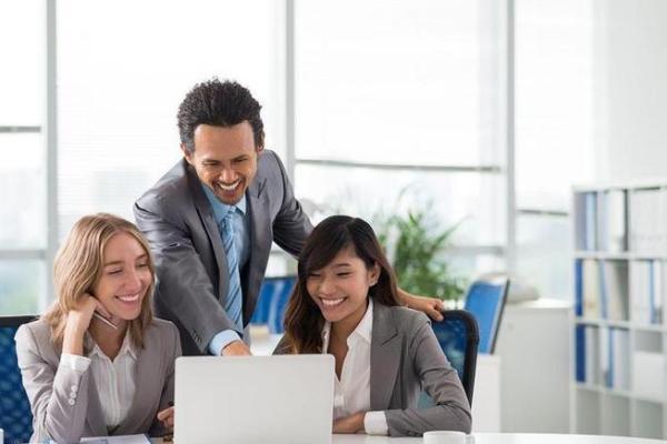 属兔与属狗的命运解析:巧合与差异的深度探讨 属兔与属狗的命运解析:巧合与差异的深度探讨