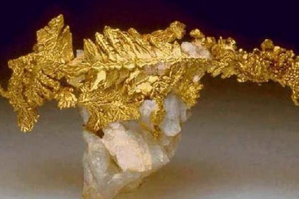 如何为沙中金命的孩子选择一个富有意义的名字