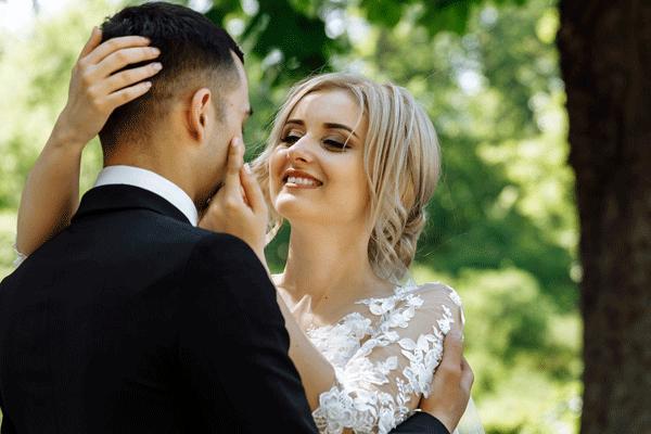 石榴木命的最佳配偶:探寻命理中的爱情与人生智慧 石榴木命的最佳配偶:探寻命理中的爱情与人生智慧