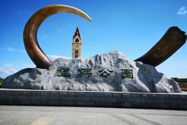 年柱伤官女命解析:命理中的独立与魅力之旅 年柱伤官女命解析:命理中的独立与魅力之旅