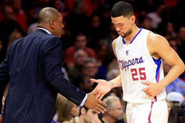 嗜酒如命的父亲,最终选择了自我救赎与家庭重聚 嗜酒如命的父亲,最终选择了自我救赎与家庭重聚