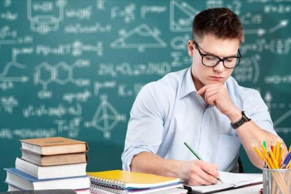 什么时辰出生的男孩最容易成为学霸？揭开学霸命的神秘面纱！