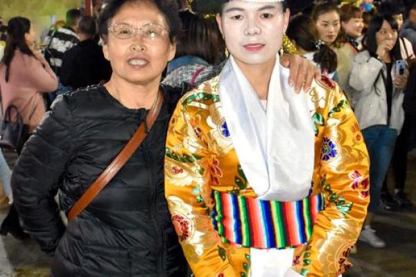 手掌心乱的女人:揭示独特命运的神秘面纱 手掌心乱的女人:揭示独特命运的神秘面纱