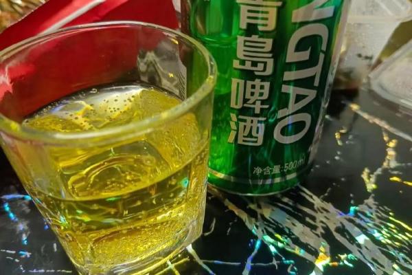 嗜酒如命:一个酒与人生的故事 嗜酒如命:一个酒与人生的故事