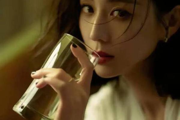 美丽的定义:端庄相貌的内涵与魅力探析 美丽的定义:端庄相貌的内涵与魅力探析