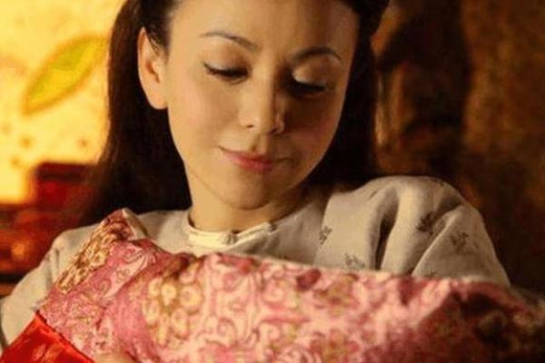 生育之苦：女性命运的无奈与力量探寻