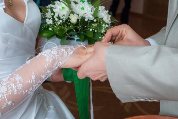 揭秘女命4.7两的命理解析与人生轨迹 揭秘女命4.7两的命理解析与人生轨迹