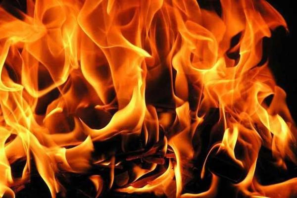 揭秘霹雳火命:命理中的火焰之力与人生启示 揭秘霹雳火命:命理中的火焰之力与人生启示