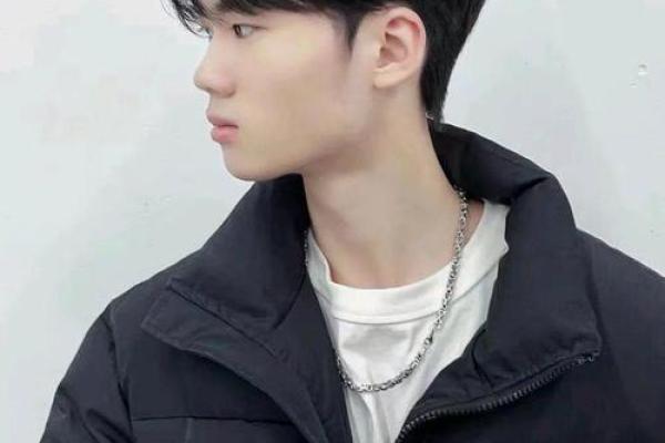 山头火命适合的发型推荐，助你展现独特魅力！