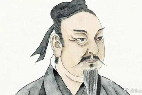 青龙伏形命:卓越命格的深邃解析与人生智慧 青龙伏形命:卓越命格的深邃解析与人生智慧