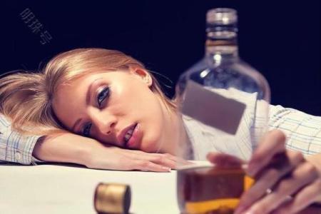 嗜酒如命的后果：酒精对身体和心理的双重侵袭