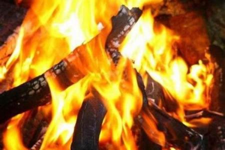 山头火命与海中金命的完美结合：寻找人生中的火与金之缘