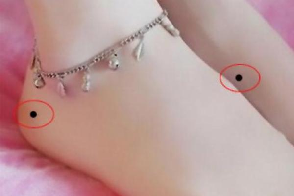 女人脚跟有痣的命理解析:揭示她们命运背后的秘密! 女人脚跟有痣的命理解析:揭示她们命运背后的秘密!