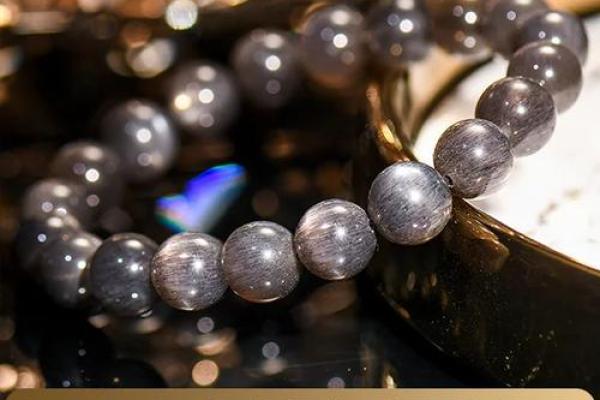 属兔火命者的手链选择：点燃好运的理想之选