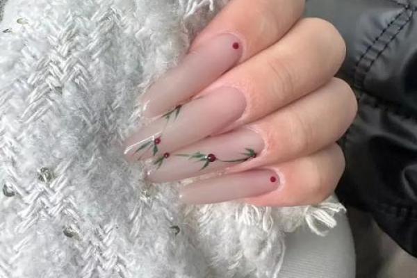 什么样的手指甲才命好?解析指甲形状与命运之间的微妙关系 什么样的手指甲才命好?解析指甲形状与命运之间的微妙关系