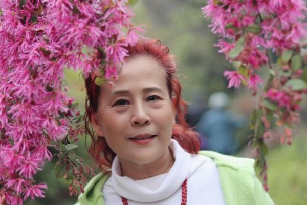 女人阴历二月十九命运解析：自信与柔韧并存的人生旅程