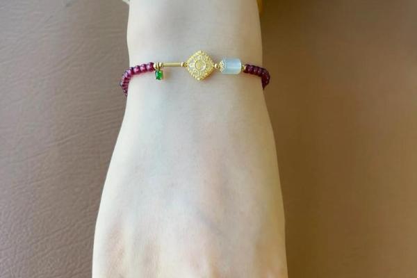 属蛇的水命佩戴手串推荐，助你开启好运之门！