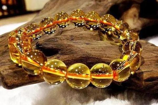 属鸡金命缺火，如何选择适合的饰品提升运势？