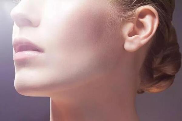 揭示金命女人的面相特征:纵览魅力与智慧的结合 揭示金命女人的面相特征:纵览魅力与智慧的结合