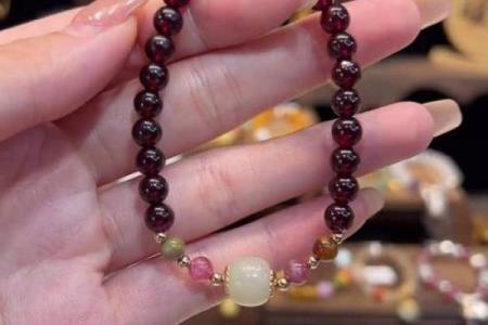 石榴木命的人适合佩戴什么？探秘命理与饰品的奇妙搭配