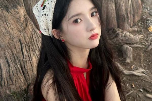 红衣女孩的命运:她们心灵深处的无尽魅力与挑战 红衣女孩的命运:她们心灵深处的无尽魅力与挑战