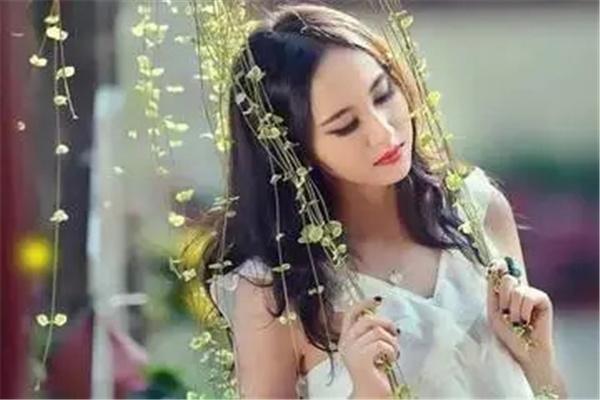 女命六神偏印的化用与命理解读：探讨其深层意义与实际应用