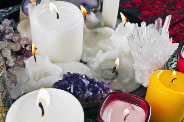 属龙火命的人佩戴什么颜色最有助运势?解密五行相生相克! 属龙火命的人佩戴什么颜色最有助运势?解密五行相生相克!