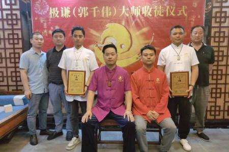 属龙火命的人佩戴什么颜色最有助运势？解密五行相生相克！