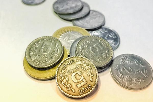 钱不认人:探索金钱与命运的微妙关系 钱不认人:探索金钱与命运的微妙关系