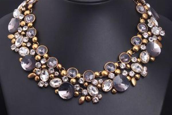 山头火命女配饰品推荐:点缀你的独特魅力与风采 山头火命女配饰品推荐:点缀你的独特魅力与风采