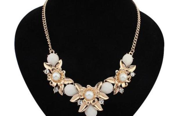 山头火命女配饰品推荐:点缀你的独特魅力与风采 山头火命女配饰品推荐:点缀你的独特魅力与风采