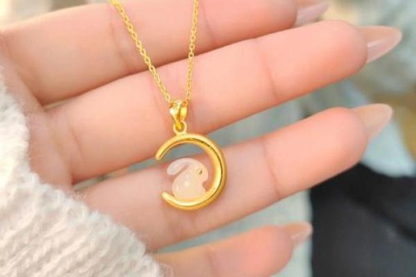 属兔人的火命项链选择与能量象征 属兔人的火命项链选择与能量象征