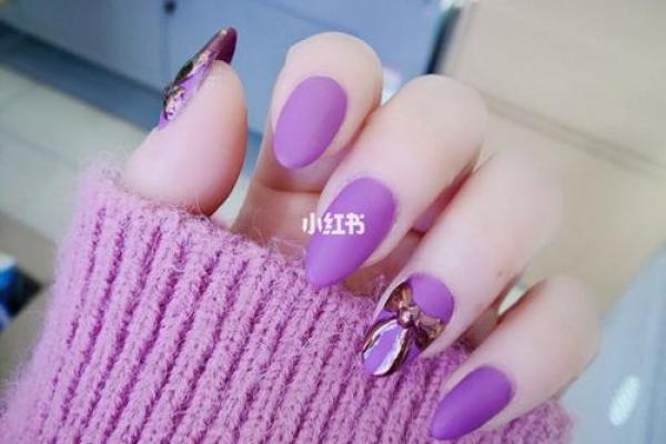 揭秘手指紫色指甲的神秘寓意与命理解析 揭秘手指紫色指甲的神秘寓意与命理解析