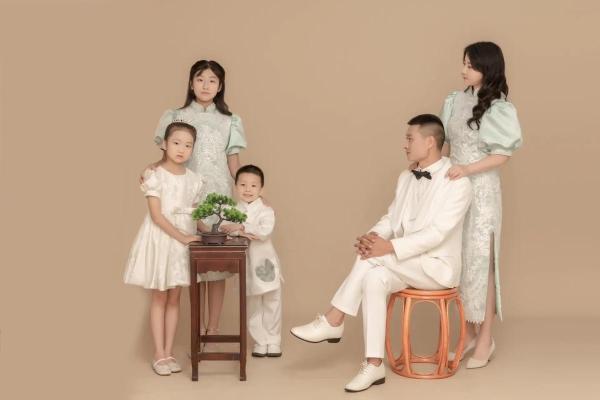 三胎家庭的命运:两儿一女的幸福与挑战 三胎家庭的命运:两儿一女的幸福与挑战