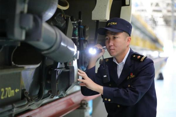 壬寅年4月出生男性命运解析：智慧与勇气并存的榜样之路