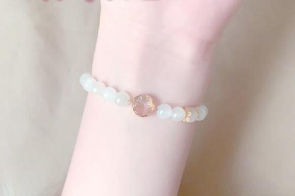 属龙女人的五行命理探秘：揭开神秘面纱，了解她们的命运与性格！