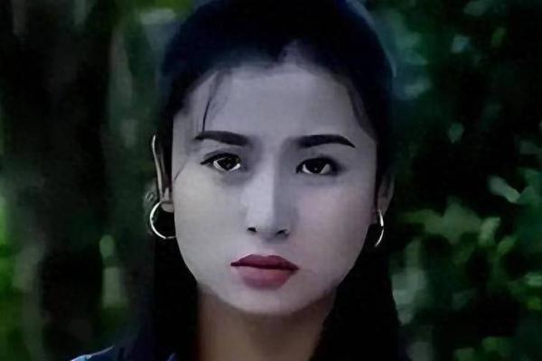 命运与逆境：青年丧母女孩的成长之路