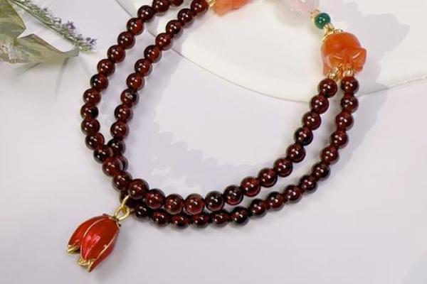 石榴木命男人适合佩戴的手串解析与推荐 石榴木命男人适合佩戴的手串解析与推荐